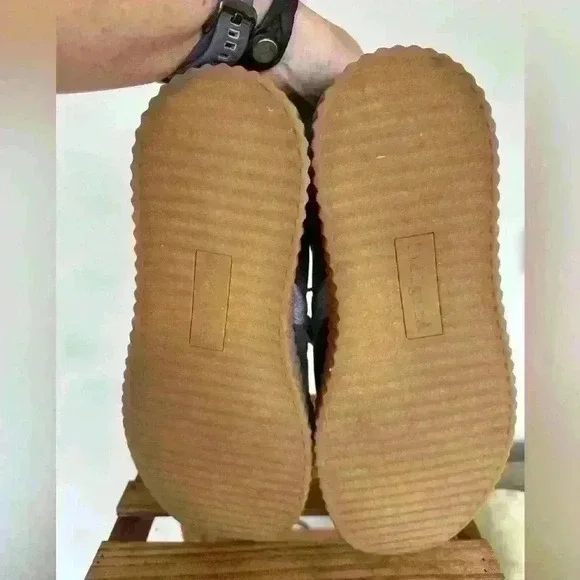 Indigo Rd. Velvet/suede sneakers. Size 9.5 charcoal gray - Picture 6 of 9